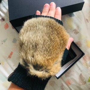 Rudsak Cut out cloves with rabbit fur